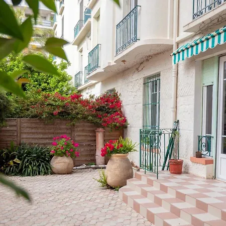 Apartment Charming Center Les Pins - Perfect Location